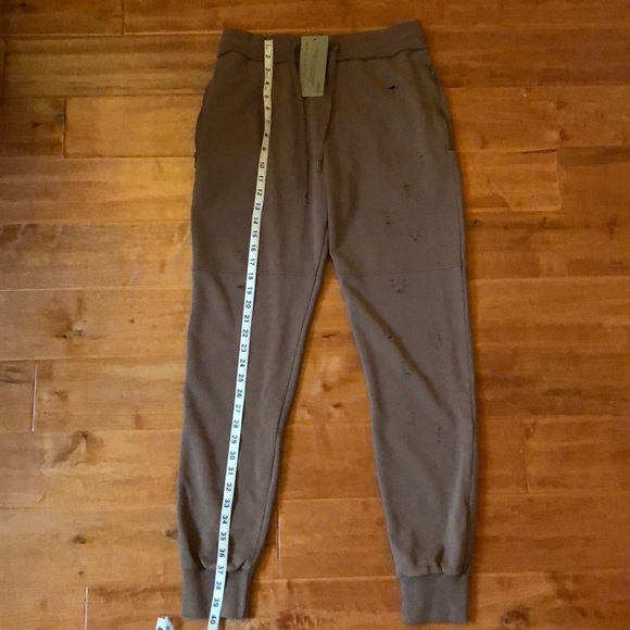 EK Attire Distressed jogger sweatpants - Picture 5 of 8